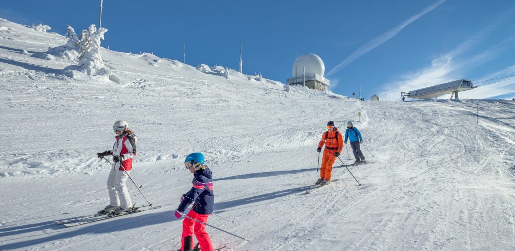 Ski à la Dôle, station franco-suisse © Stéphane Godin/Jura Tourisme