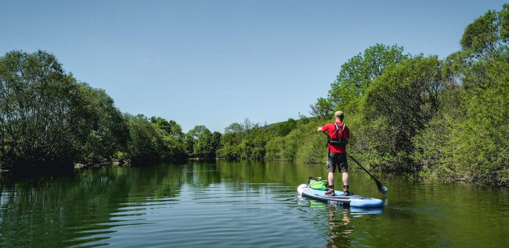 Paddle sur la rivière d'Ain © Maxime Alexandre/Jura Tourisme