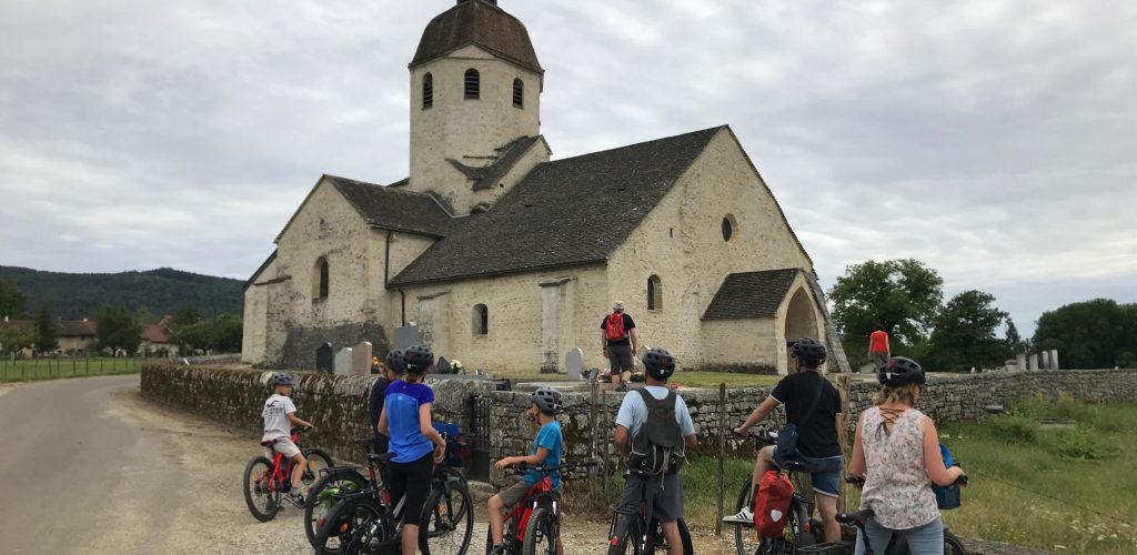 Sortie à vélo à assistance électrique en Petite Montagne © Jura Tourisme