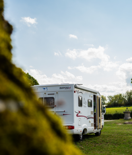 Aire de service camping-car – Parking du Domaine de Chalain