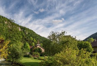 Cascade et reculée de la Frasnée
