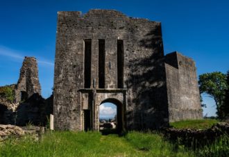 Vestiges du château de Présilly