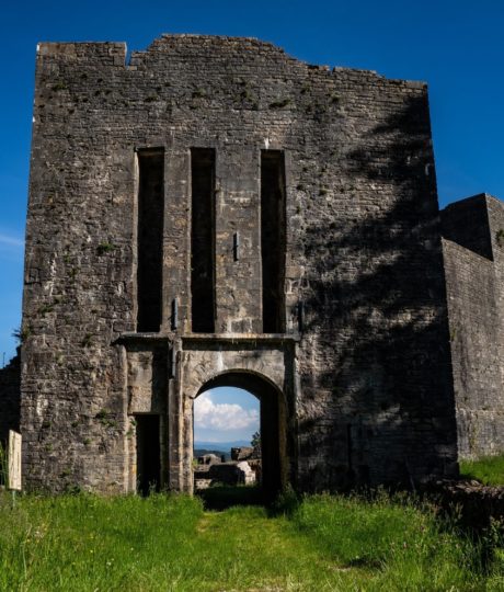 Vestiges du château de Présilly
