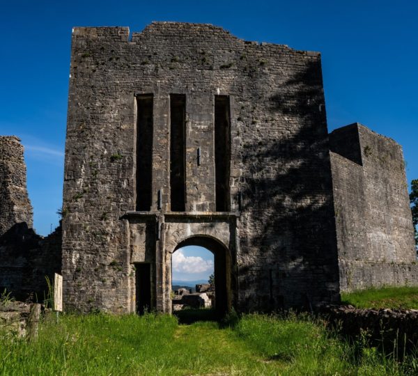Vestiges du château de Présilly
