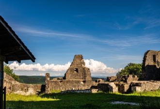 Vestiges du château de Présilly