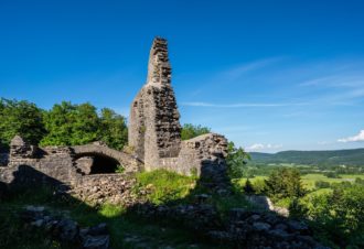 Vestiges du château de Présilly