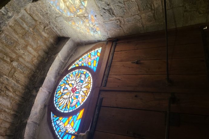 ©Audrey.T_Arbois_elglise_saint_just_vitrail_pelican