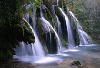 La cascade des tufs aux Planches près d’Arbois