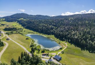 Le Lac de Lamoura et sa tourbière