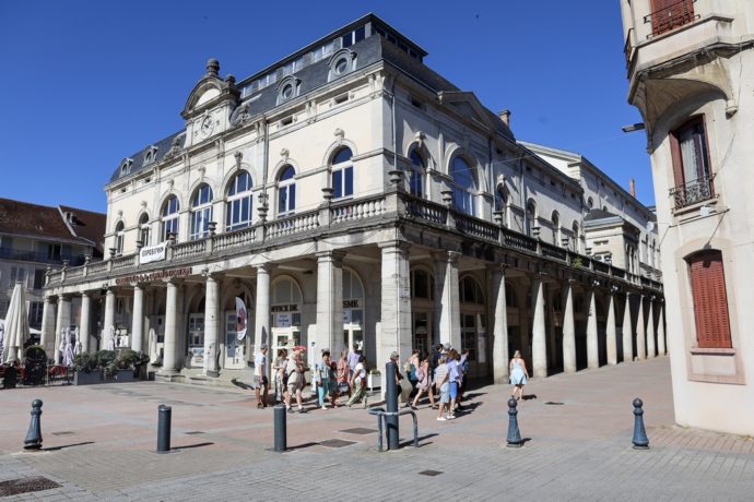 Office de Tourisme et théâtre