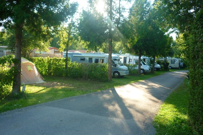 emplacement de camping dans le Jura
