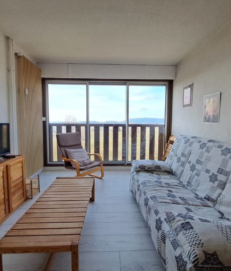 Le Lacuzon – Studio en résidence – R352NUY00