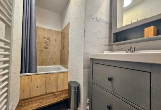 Le Risoux – Studio en résidence – R432BLA00