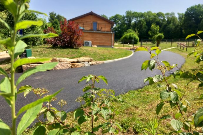 Le chalet / cour-parking