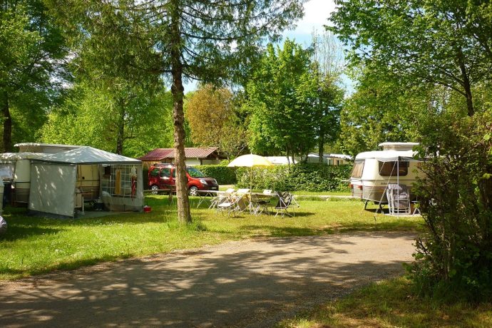 emplacement de camping pour vacances dans le Jura