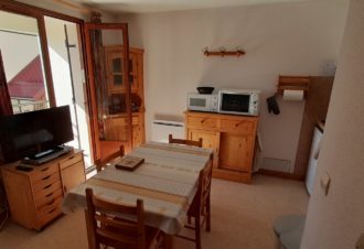 Le Chazar – Studio en résidence – R412COM00