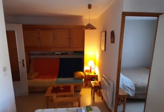 Le Chazar – Studio en résidence – R412COM00