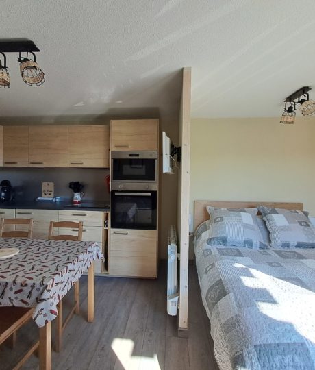 Le Risoux – Studio en résidence – R432BLA00