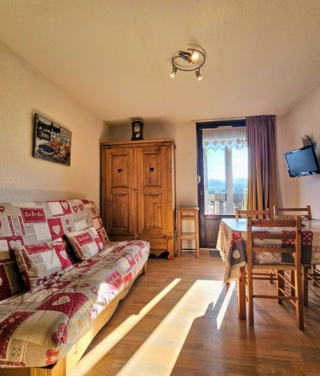 Les Crêtets – Studio en résidence – R421BON00