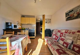 Les Crêtets – Studio en résidence – R421BON00