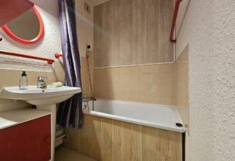 Les Crêtets – Studio en résidence – R421BON00