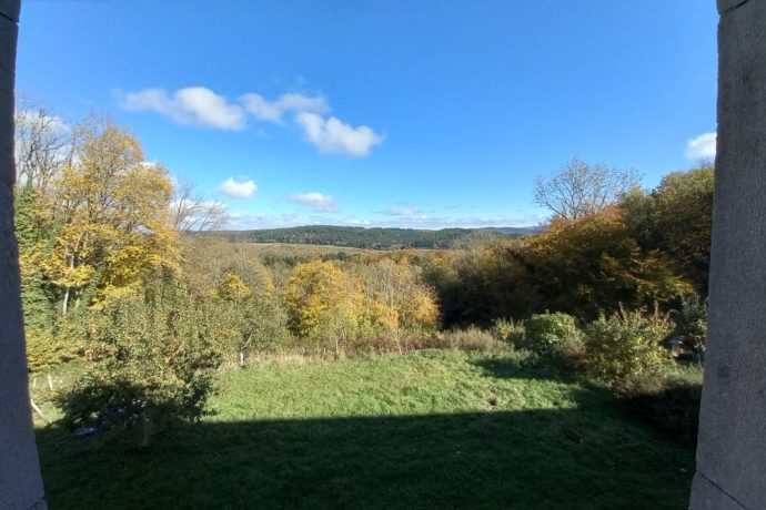 VUE DEPUIS LES FENETRES DE LA CUISINE ET DU SALON