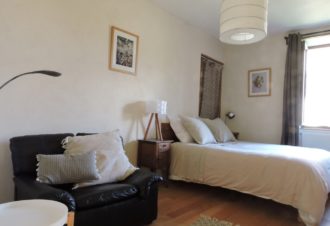 La Maison Près de la Rivière