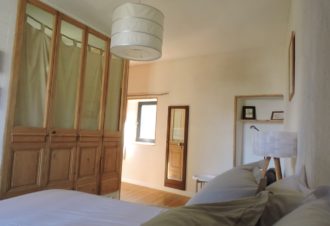 La Maison Près de la Rivière