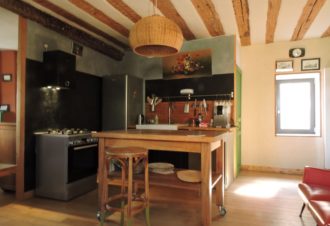 La Maison Près de la Rivière