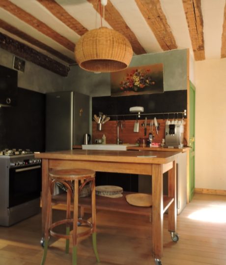 La Maison Près de la Rivière