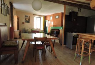 La Maison Près de la Rivière