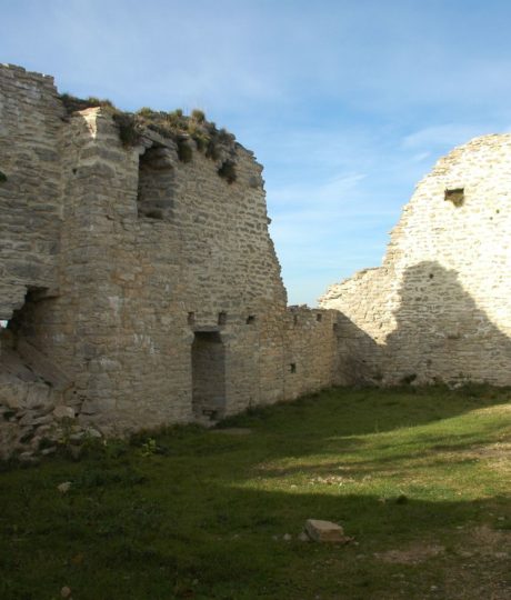 Pic et vestiges du château d’Oliferne