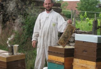 Apiculteur – gaec le miel du jura