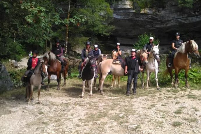 Balade à cheval dans le Haut-Jura