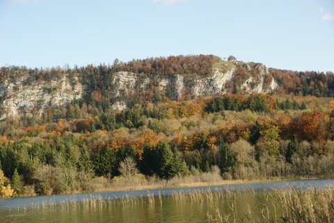 Le Lac d’Ilay à Chaux-du-Dombief en automne