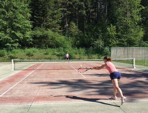 Terrain de tennis au Lac-des-Rouges-Truites