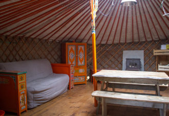 Aire de camping et yourtes – La Ferme au Chapeau Vert