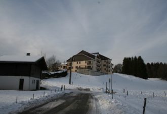 Le Chazar – Studio en résidence – R412COM00