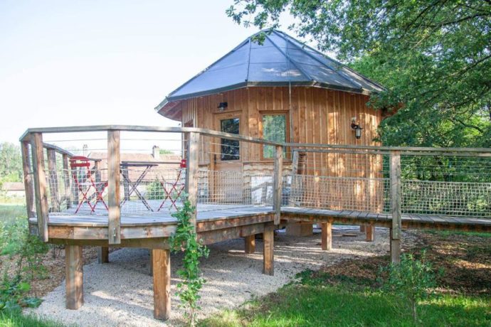 La cabane et sa terrasse