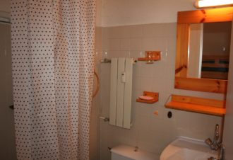 Le Lacuzon – Studio en résidence – R352NUY00