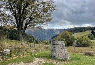 La Borne au Lion, Crêt de Chalam