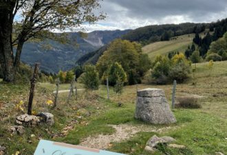 La Borne au Lion, Crêt de Chalam