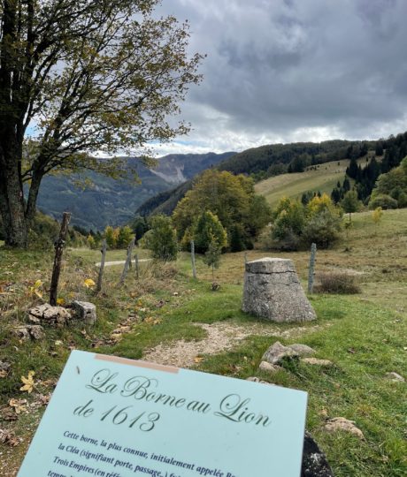 La Borne au Lion, Crêt de Chalam