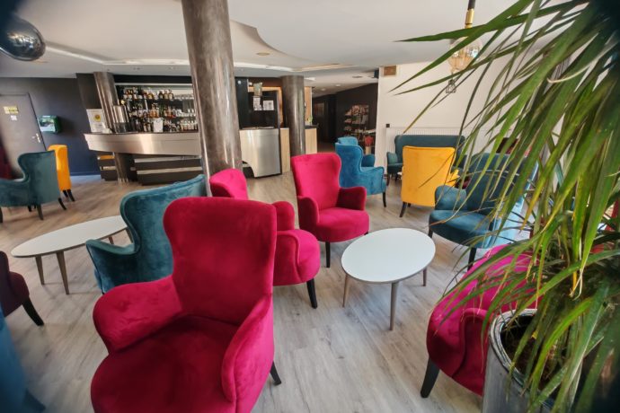 Bar & salon
