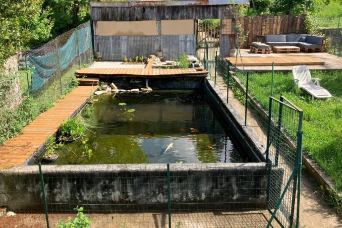 Bassin et salon de palettes