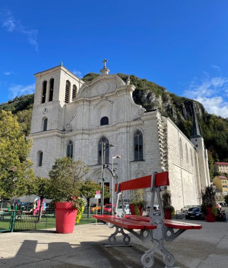 Le double banc rouge grandeur nature