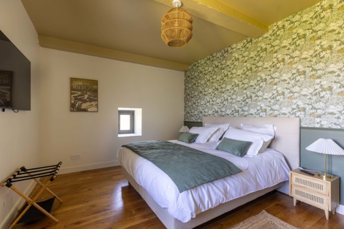 Chambre 3 avec coin salon transformable en 2 lits simples pour 2 enfants