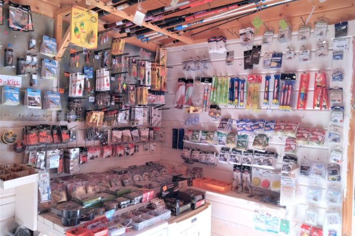 vente matériel de pêche et appâts. vente de permis de pêche