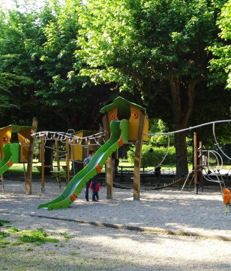 Jeux pour enfants au parc des bains