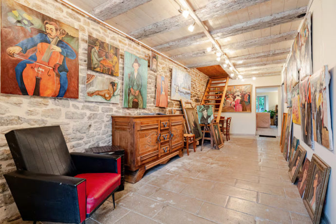 Entrée galerie côté rue